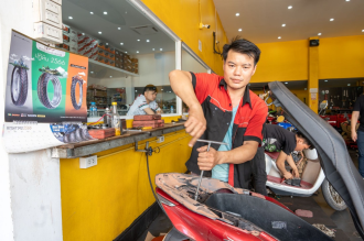 Lao Economy Grows, but Volatility Clouds Outlook 